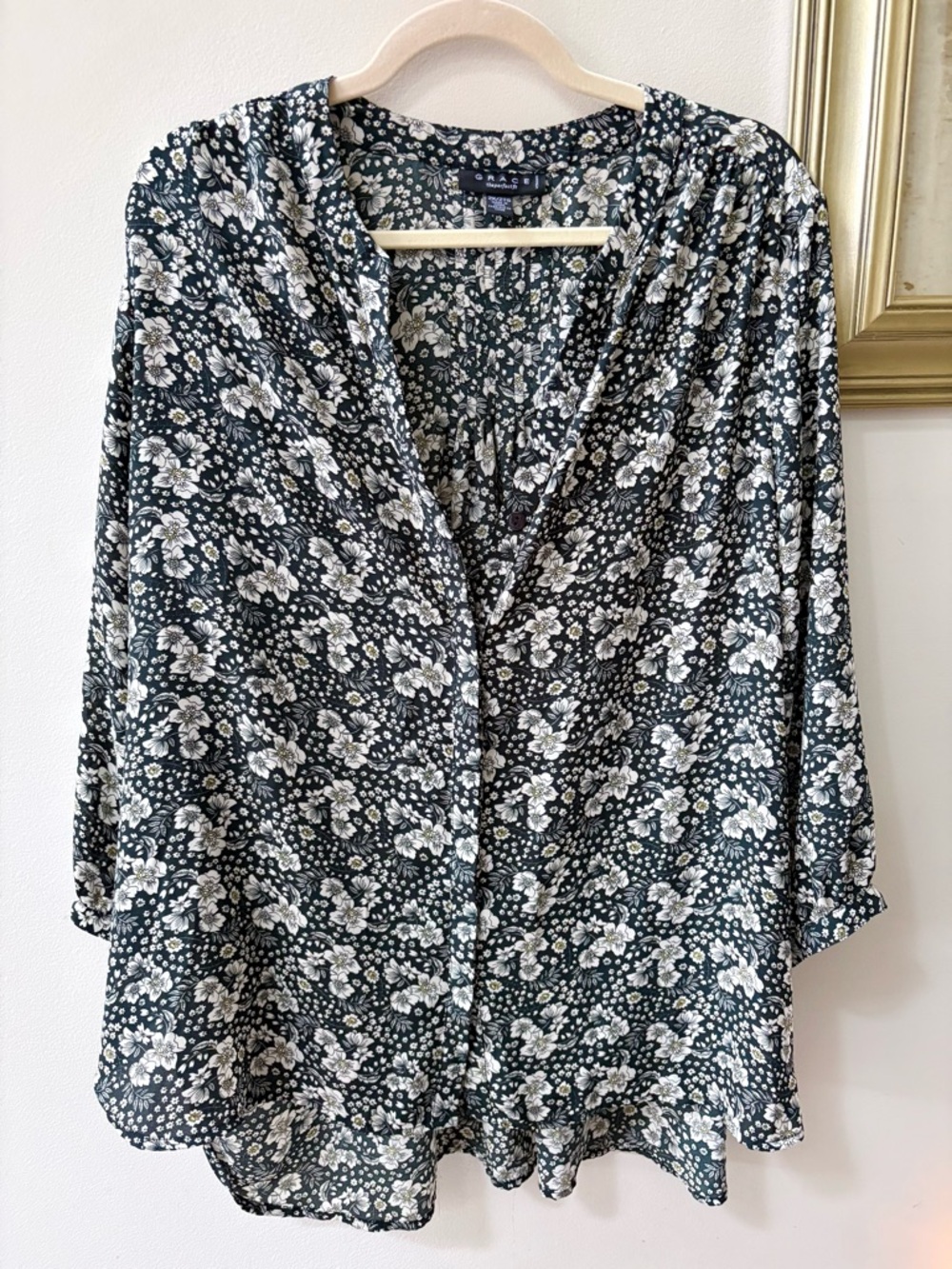 Grace Black and White Floral V-Neck Button-Front Blouse